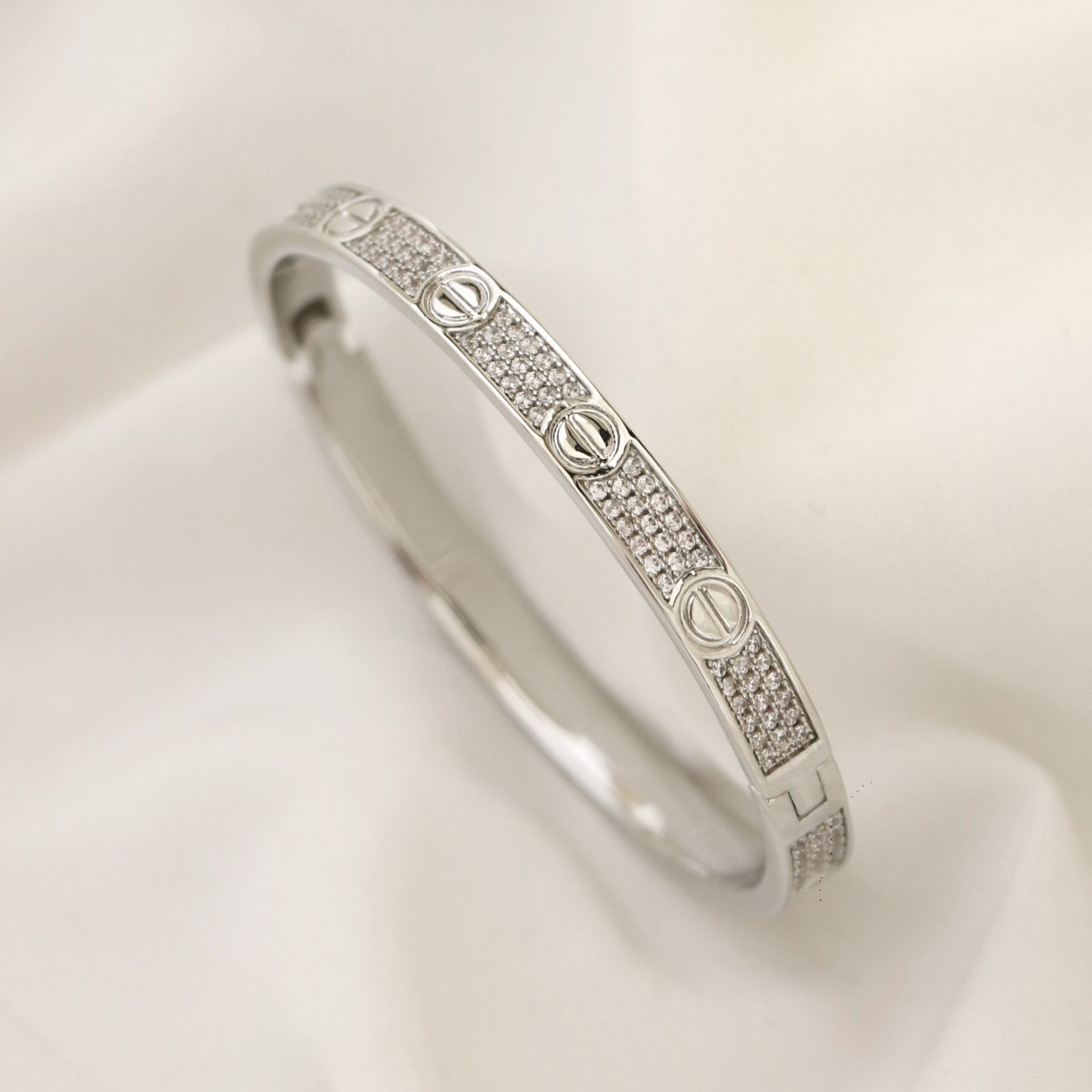 ۲۰۲۵۰۶۲۶۱۵۱۶۰۱_IMG_9632 بنگل کارتیه لاو نگیندار سیلور - Image 1