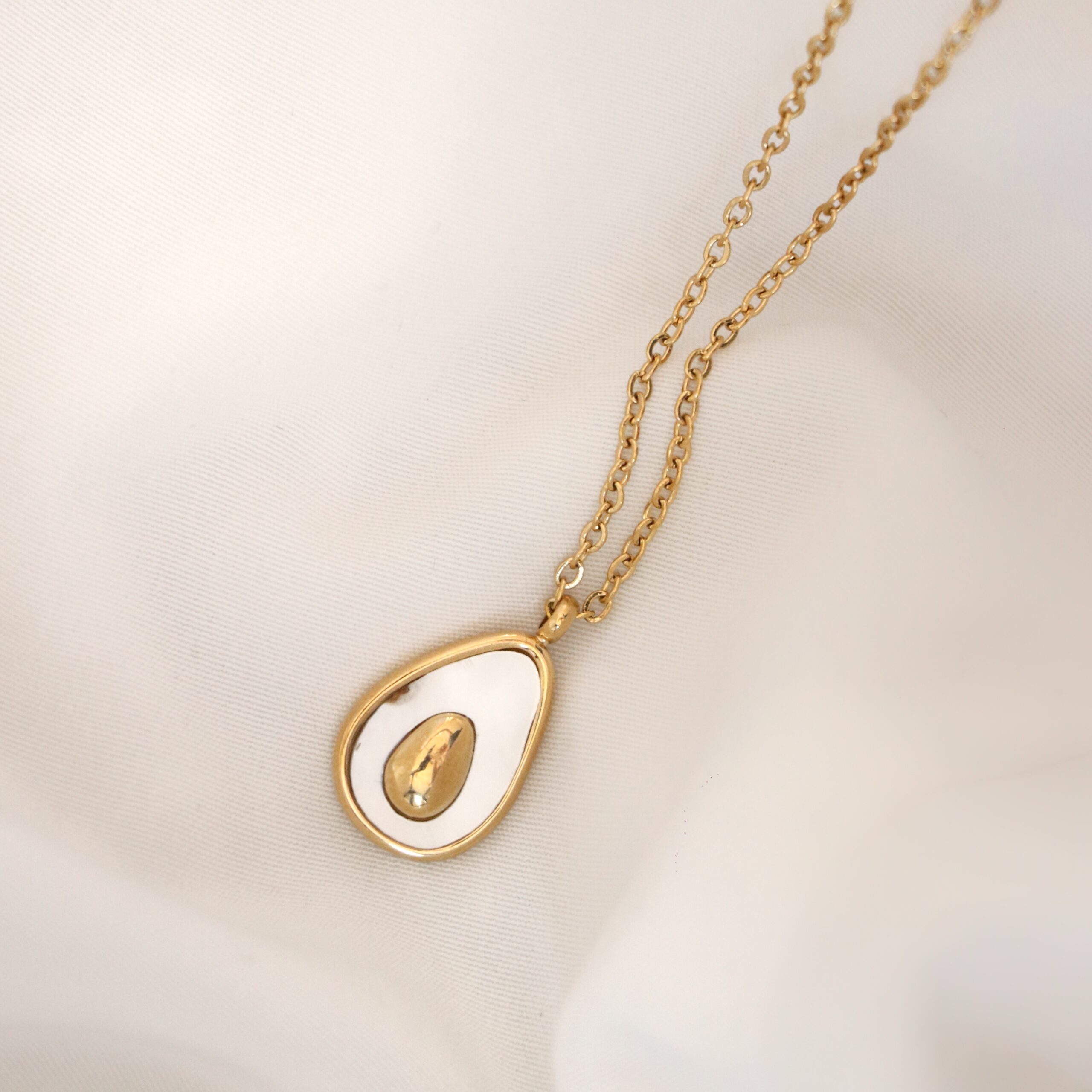 ۲۰۲۵۰۸۳۰۱۹۰۵۳۷_IMG_0166 گردنبند آووکادو - Image 1