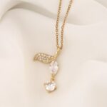 گردنبند دم وال