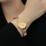 ساعت صفحه گرد royal طلایی - Image 2