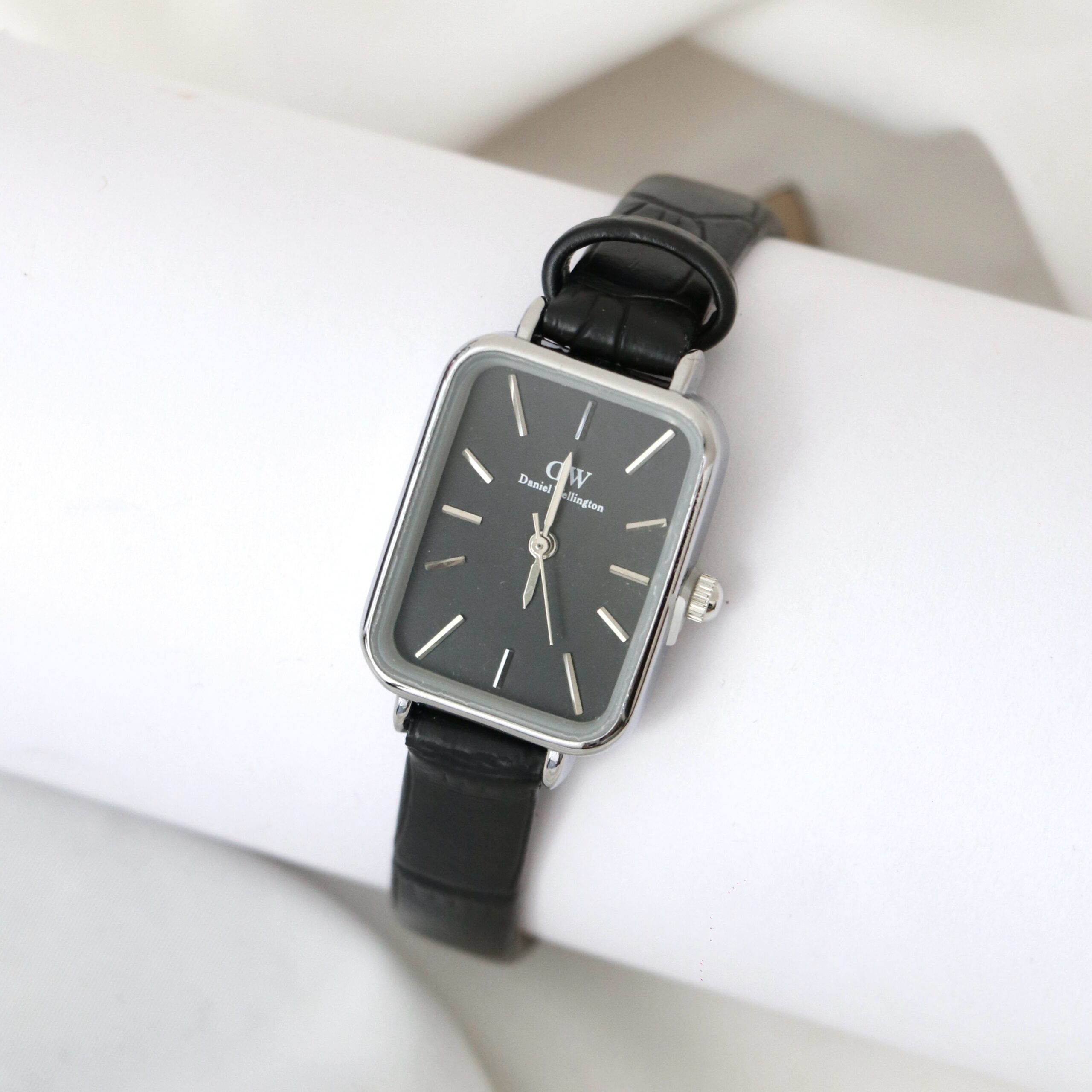IMG_8539 ساعت چرمی دی دبلیو صفحه مشکی - Image 1