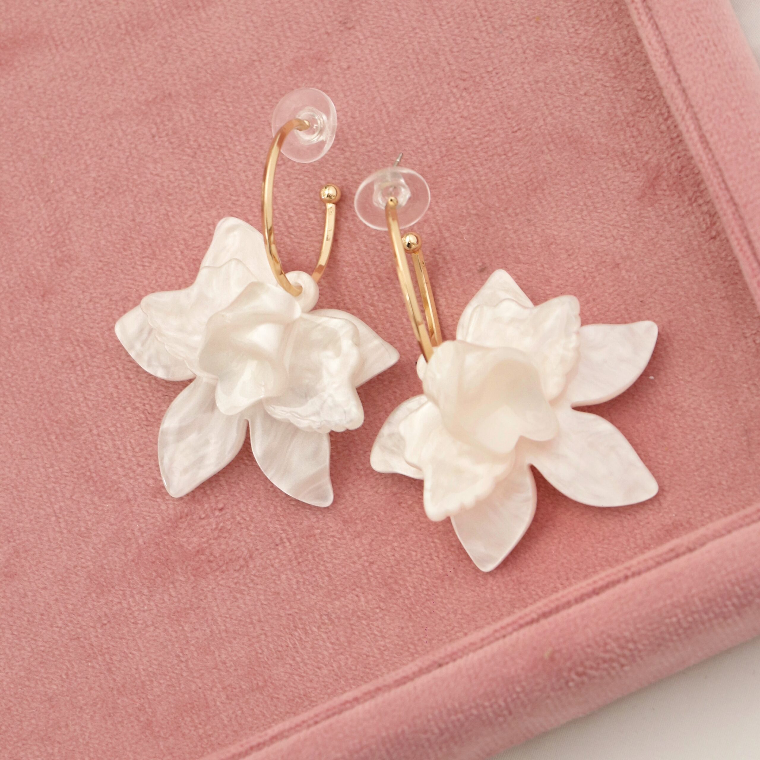 IMG_7878 گوشواره صدفی 3 - Image 1