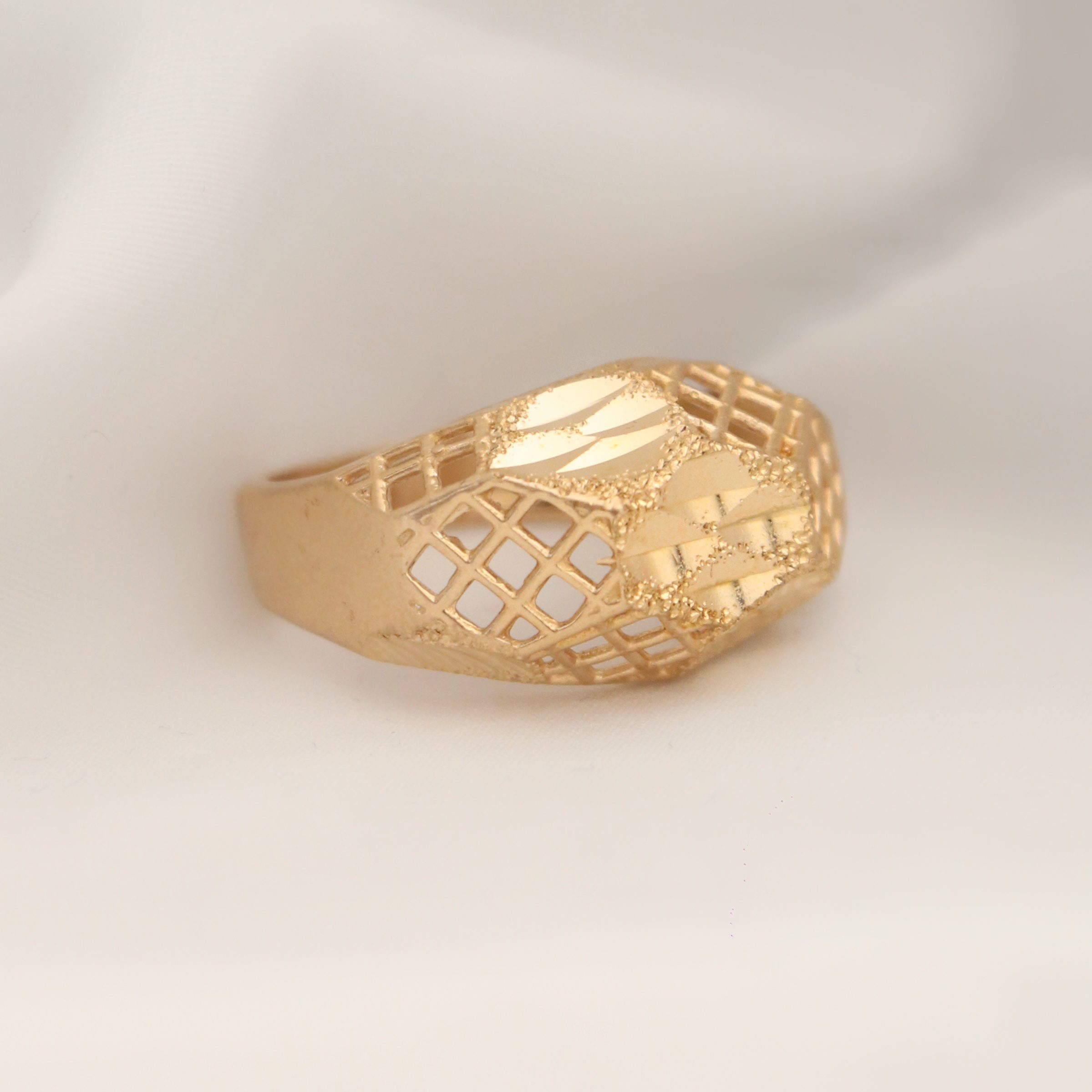 IMG_8438 انگشتر طلاروس 33 - Image 1