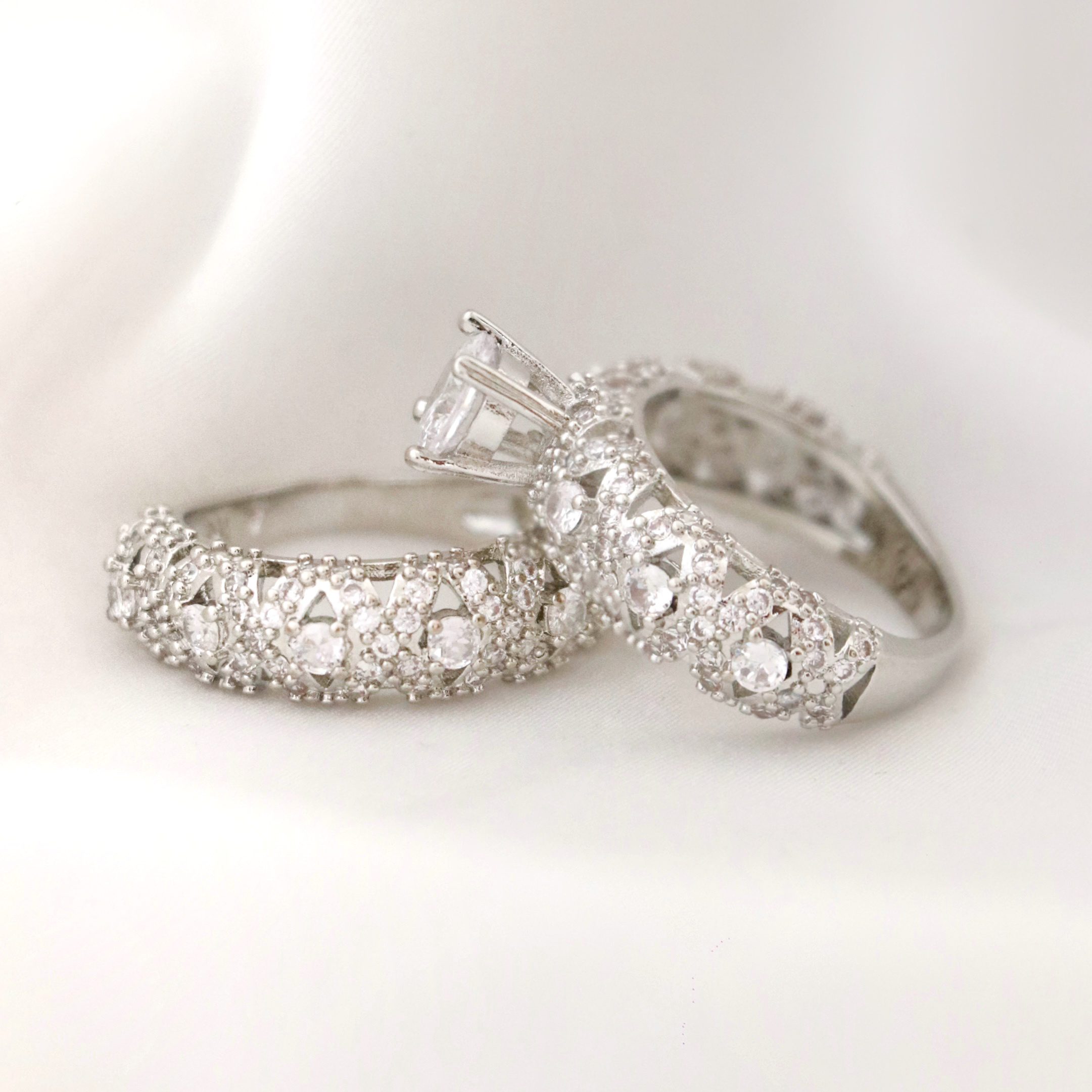 AA0A59CC-1BB4-47A7-87A2-DBA6DF1CE078 حلقه و پشت حلقه جواهری ژوپینگ - Image 1